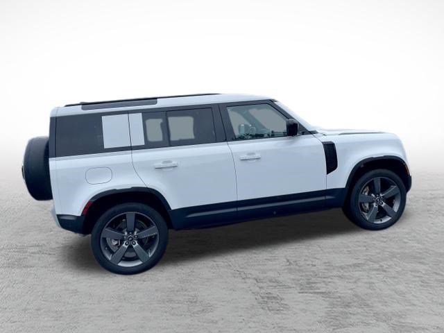 Used 2025 Land Rover Defender 110 S AWD/4WD image 7