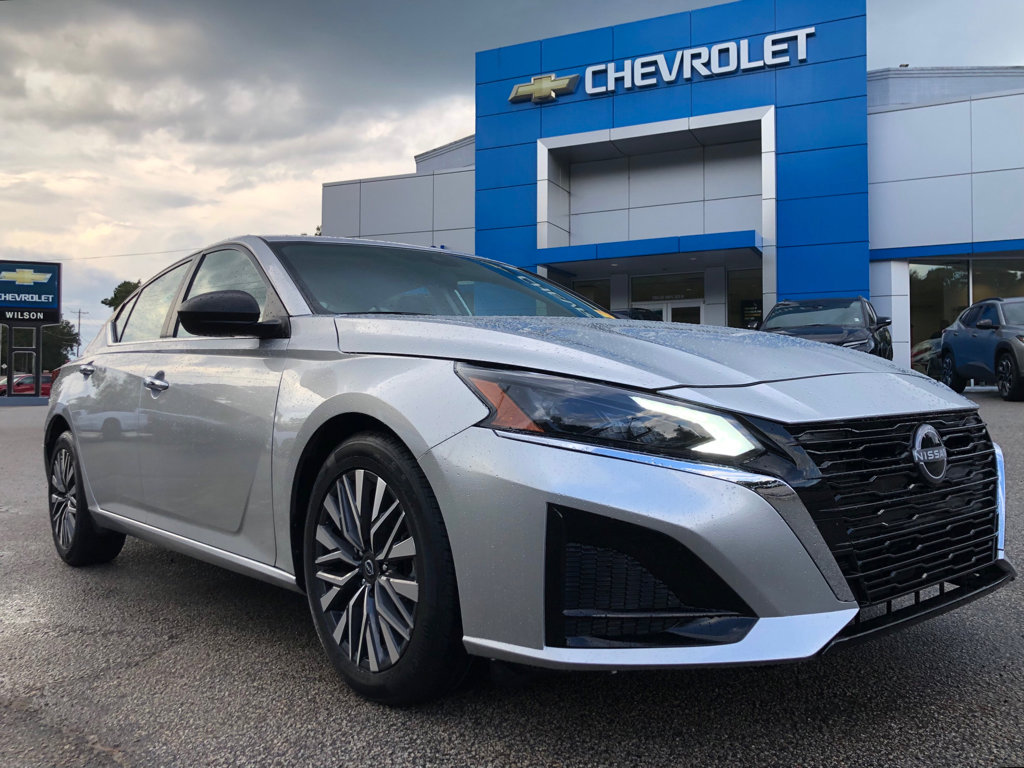 Used 2024 Nissan Altima 2.5 SV FWD image 17