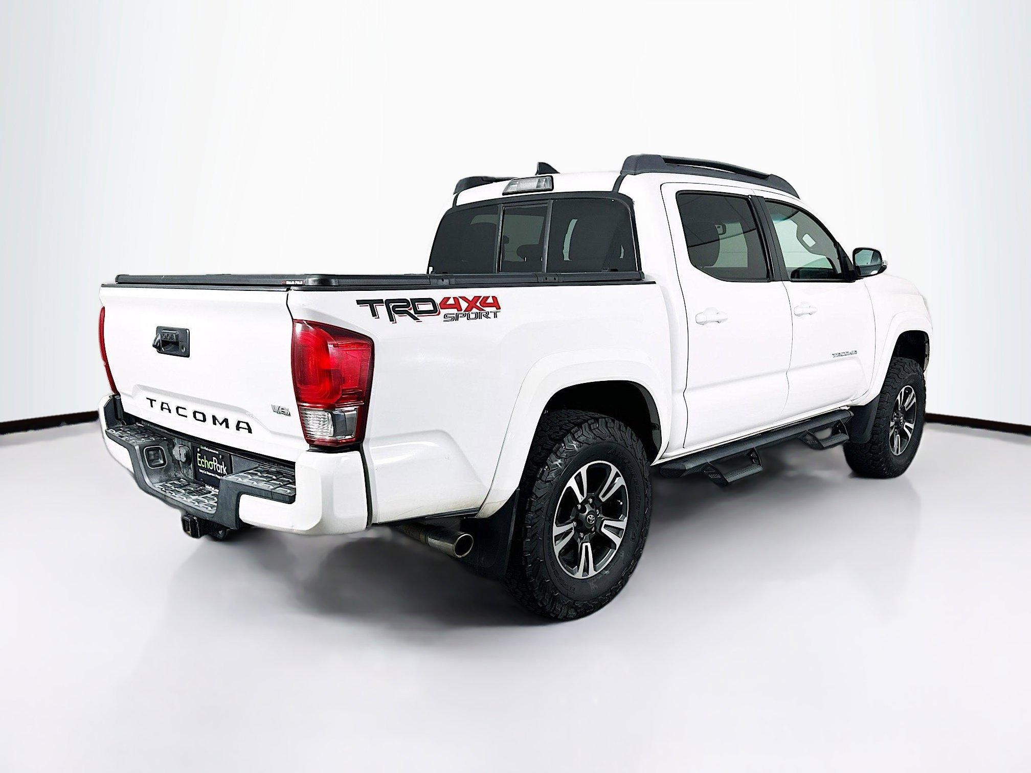 Used 2016 Toyota Tacoma TRD Sport w/ Towing Package AWD/4WD image 9