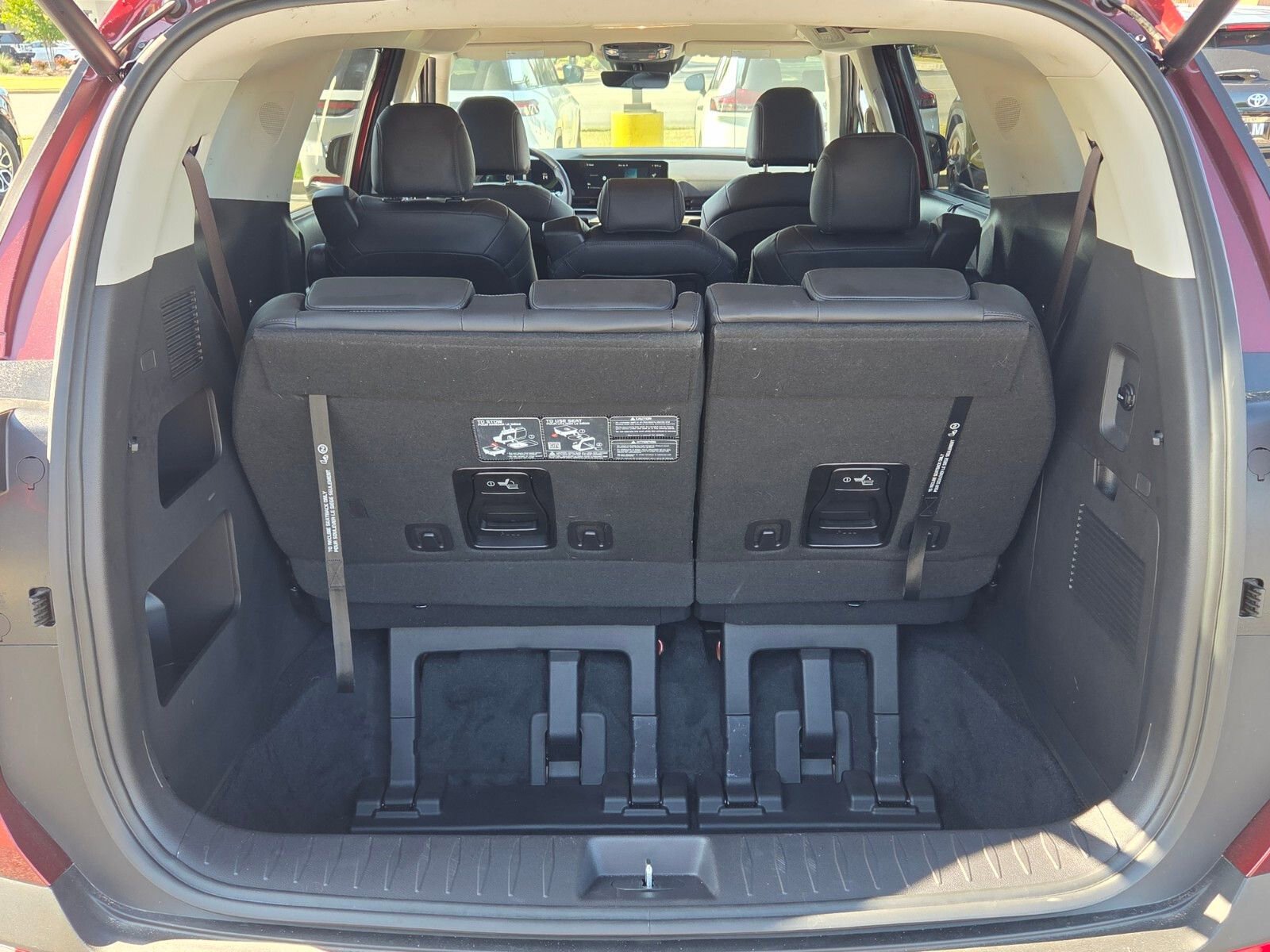 Used 2025 Kia Carnival EX image 13