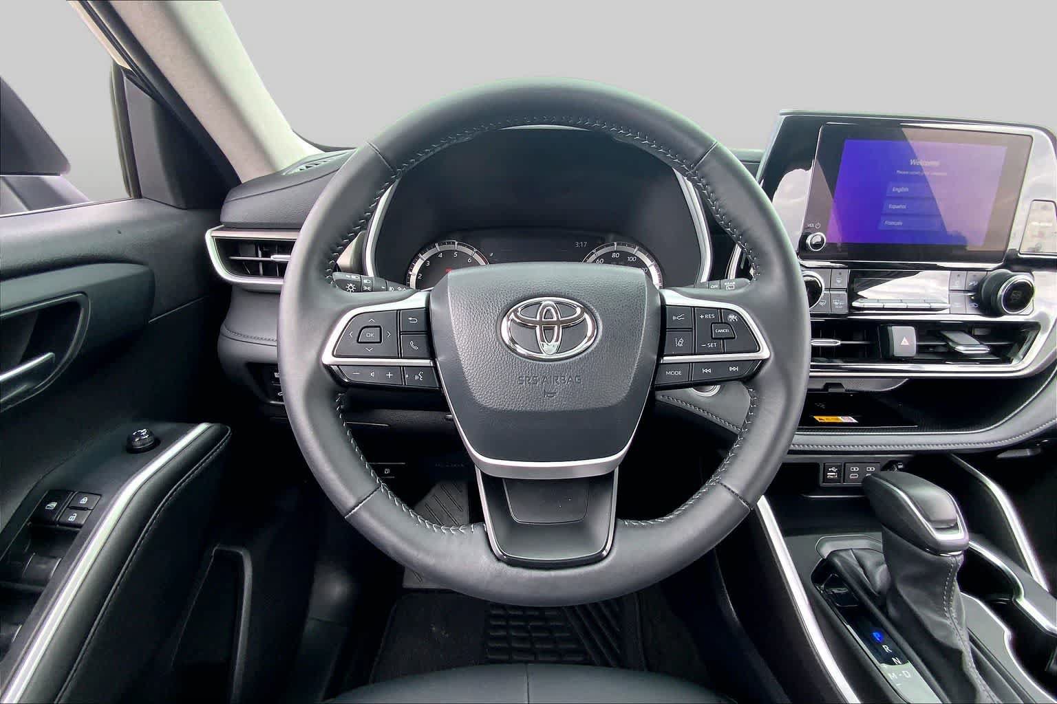 Certified 2024 Toyota Highlander XLE FWD image 6