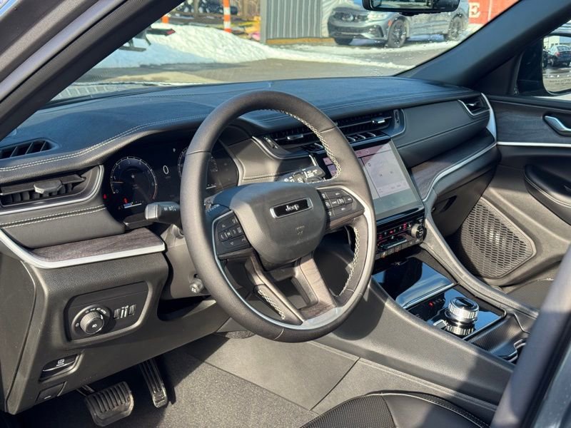 New 2025 Jeep Grand Cherokee Limited w/ Luxury Tech Group II image 12