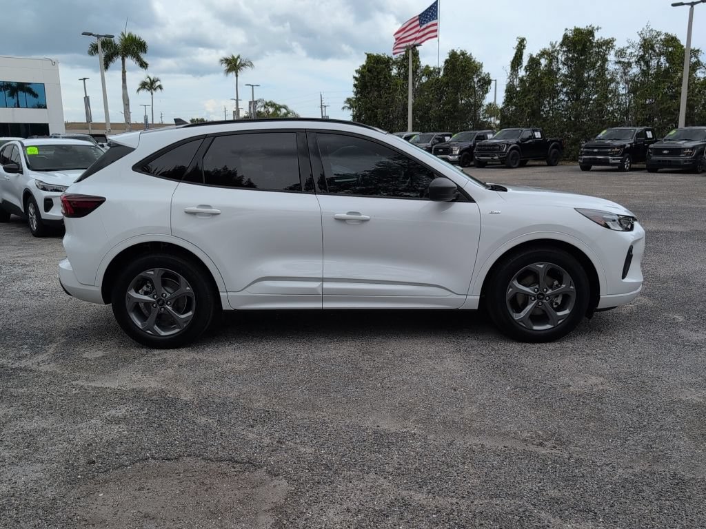 Used 2023 Ford Escape ST-Line w/ Tech Pack #1 FWD image 2
