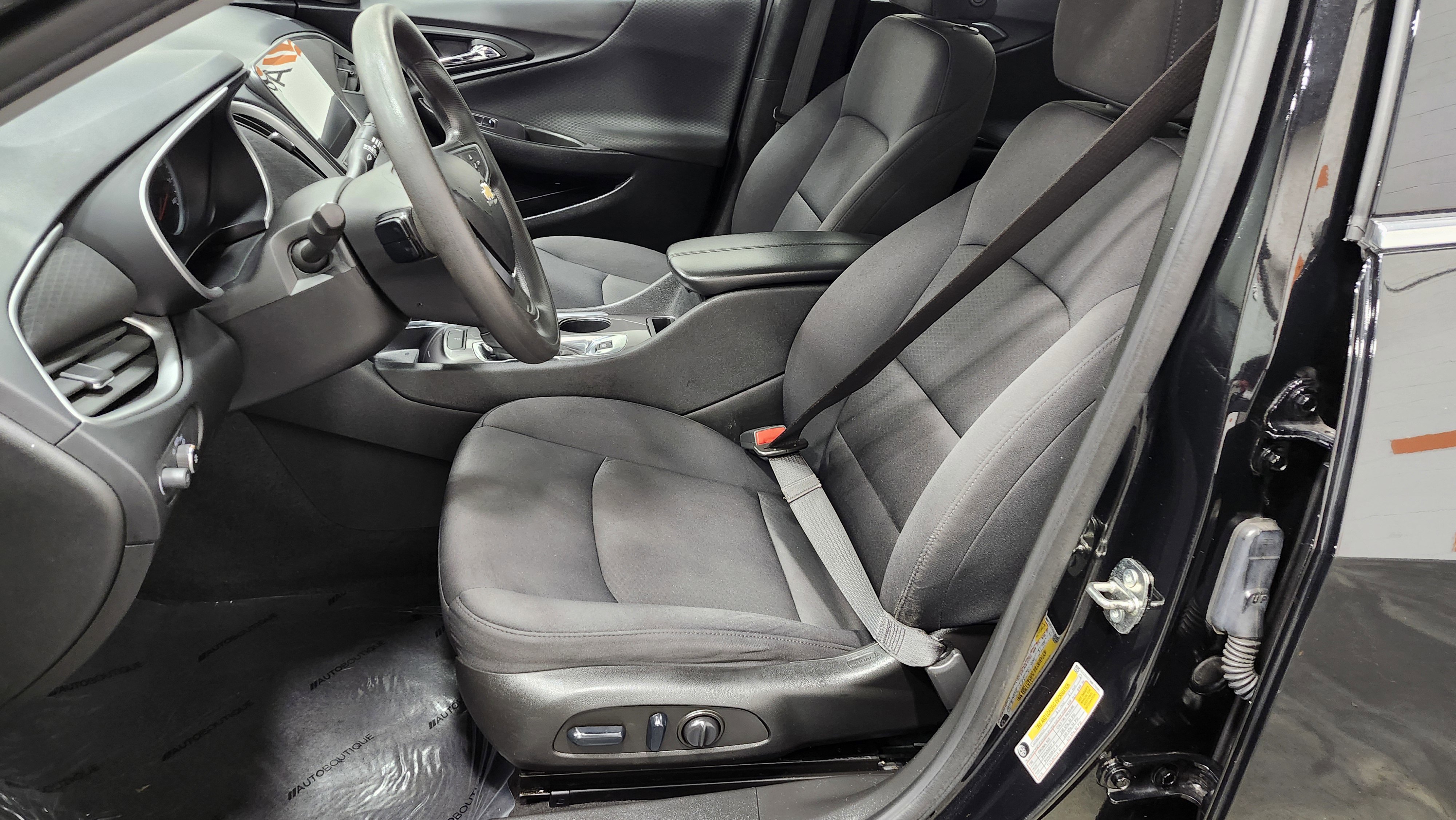 Used 2022 Chevrolet Malibu LT image 25