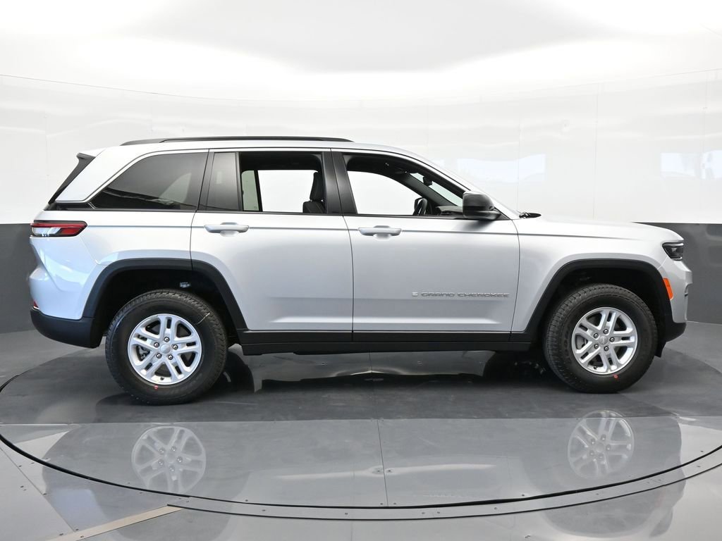 Used 2024 Jeep Grand Cherokee Laredo w/ Trailer Tow Package image 7