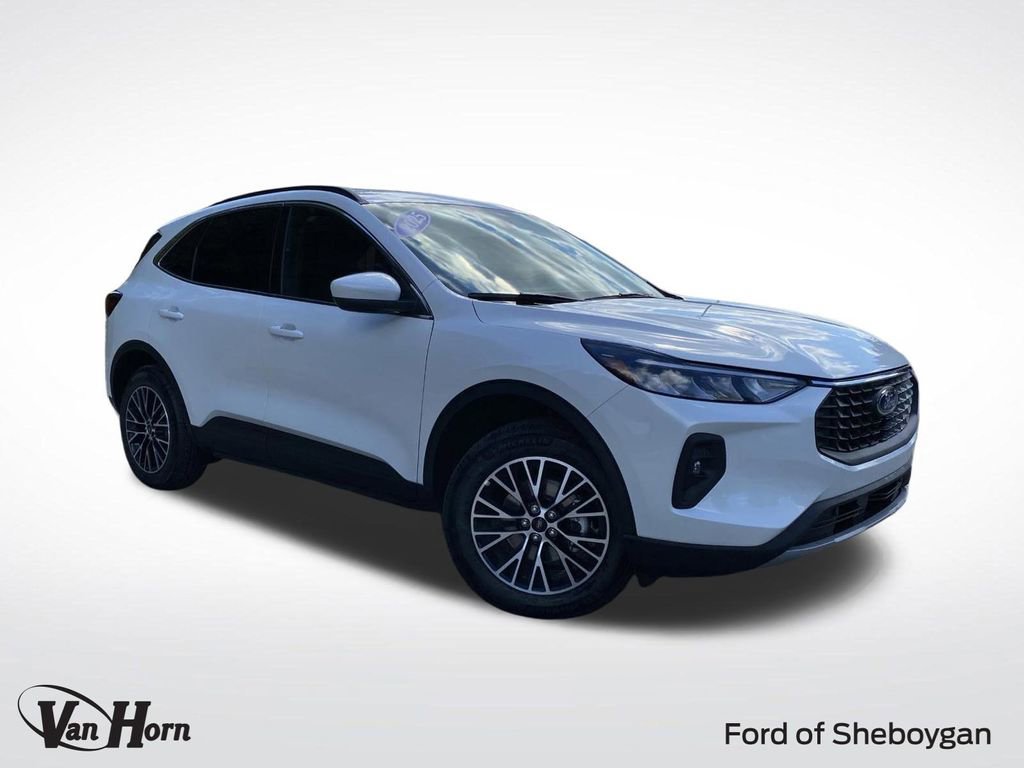 New 2025 Ford Escape SE w/ Class II Trailer Tow Package