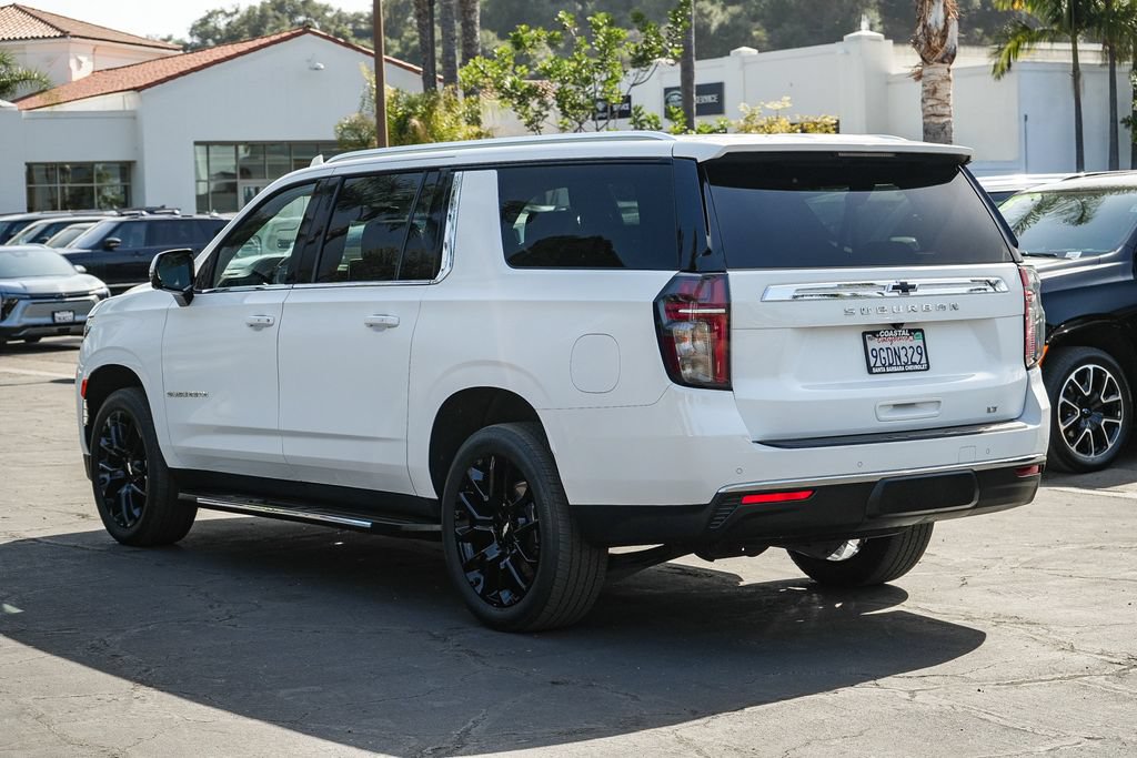 Used 2023 Chevrolet Suburban LT w/ Luxury Package RWD image 4