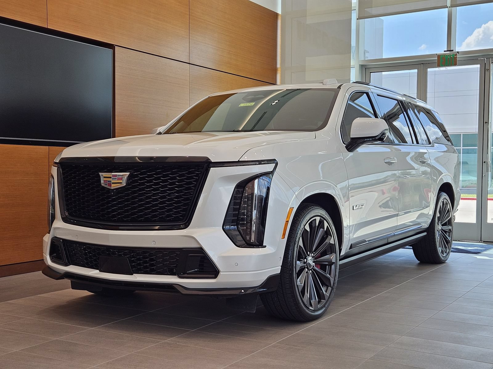 Certified 2025 Cadillac Escalade ESV V AWD/4WD image 2