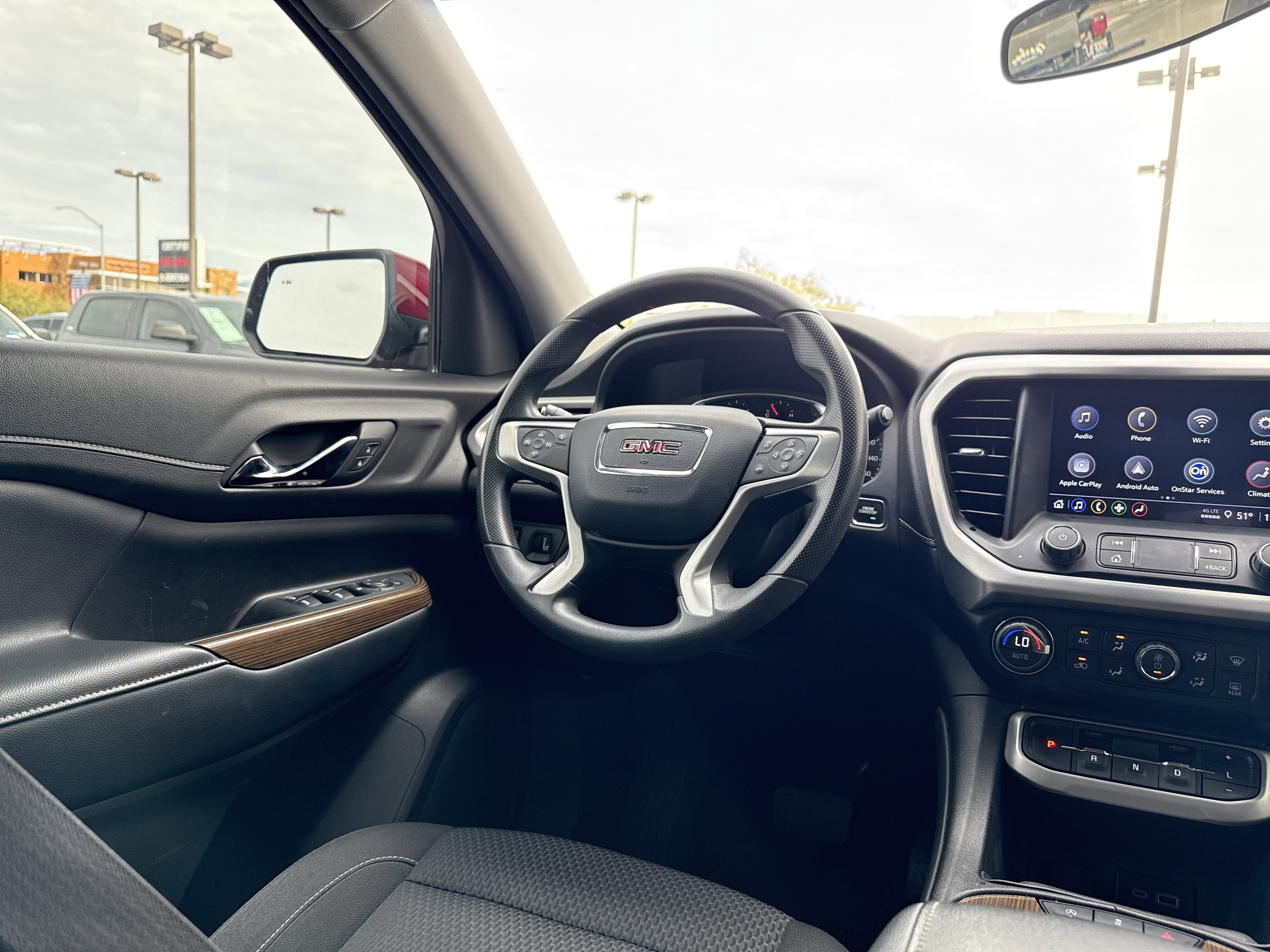 Used 2023 GMC Acadia SLE image 11