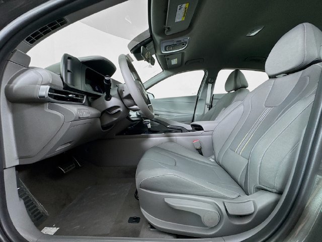 Used 2025 Hyundai Elantra Sport FWD image 33