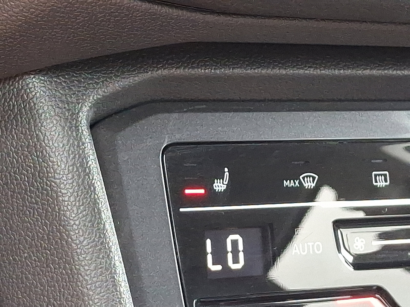 Certified 2024 Volkswagen Tiguan SE image 21