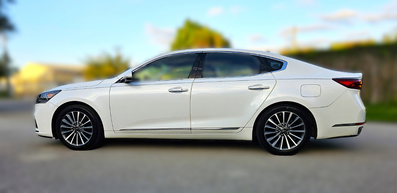 Used 2017 Kia Cadenza Premium w/ Luxury Package image 8