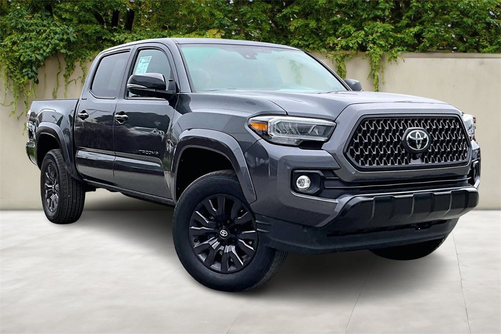 Used 2022 Toyota Tacoma Limited image 1