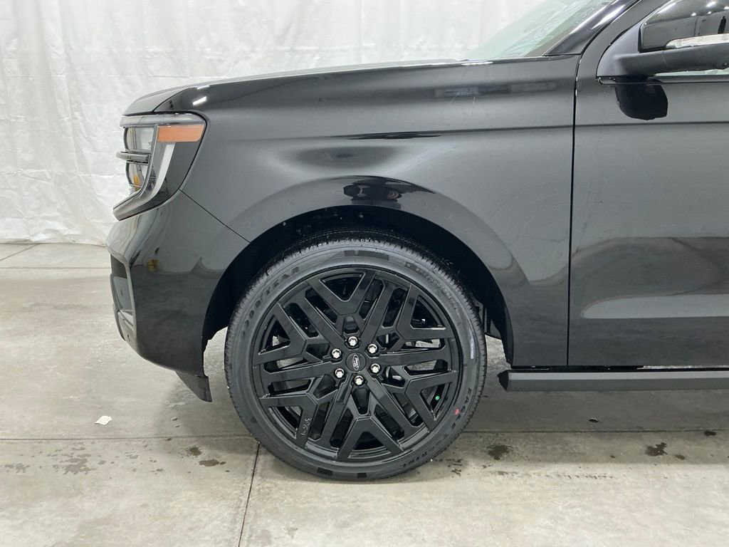 New 2026 Ford Expedition Platinum w/ Stealth Performance Package image 8