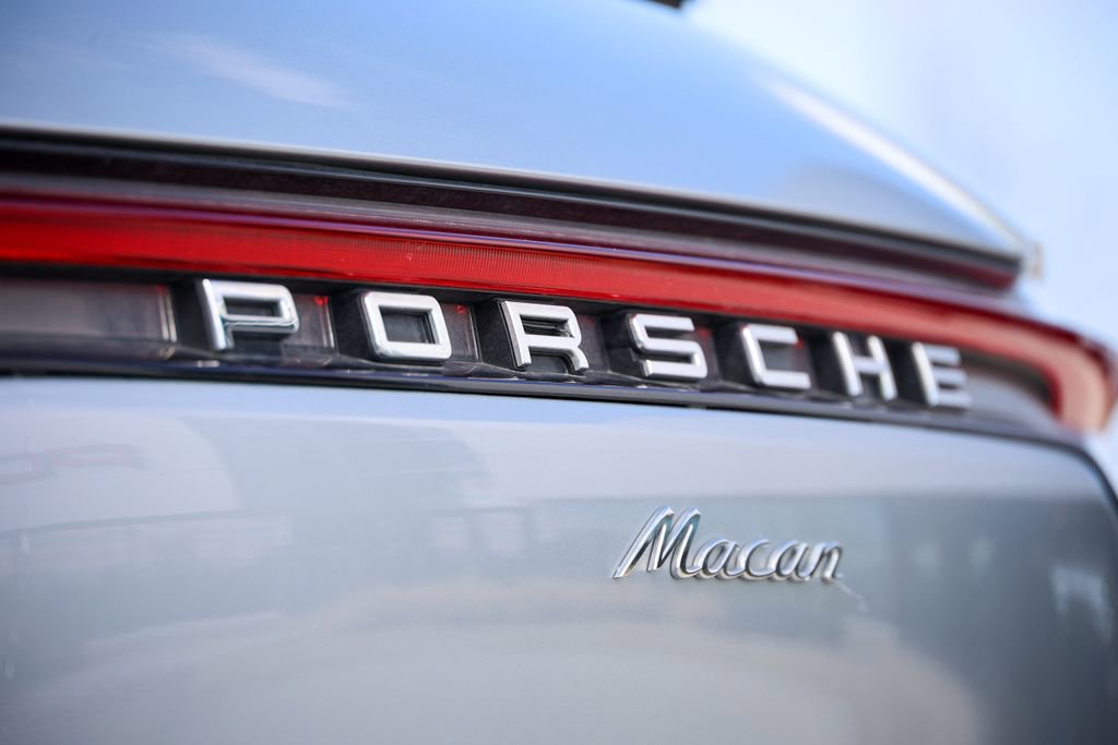 Certified 2025 Porsche Macan image 10