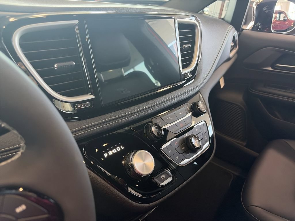 New 2026 Chrysler Pacifica Select FWD image 15