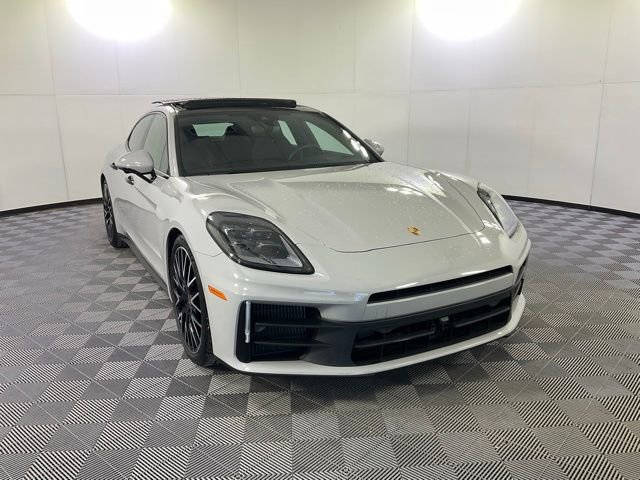 Used 2024 Porsche Panamera 4 image 3