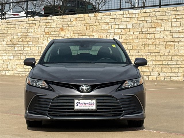 Used 2022 Toyota Camry LE image 2