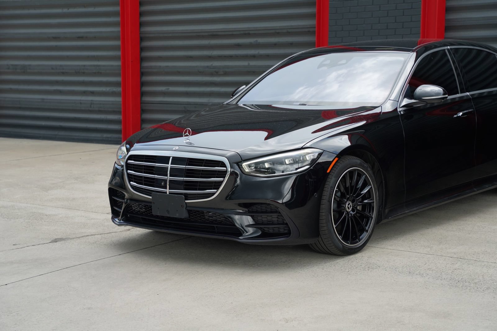 Used 2022 Mercedes-Benz S 580 4MATIC Sedan image 2