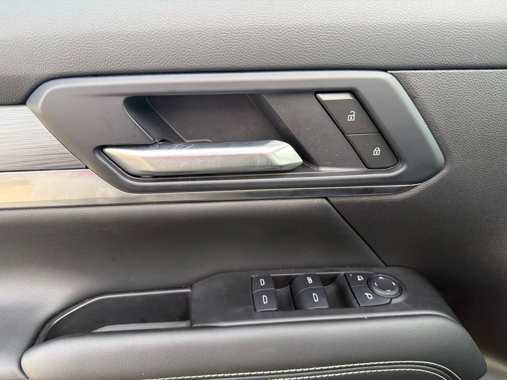 Used 2025 GMC Terrain Elevation AWD/4WD image 17