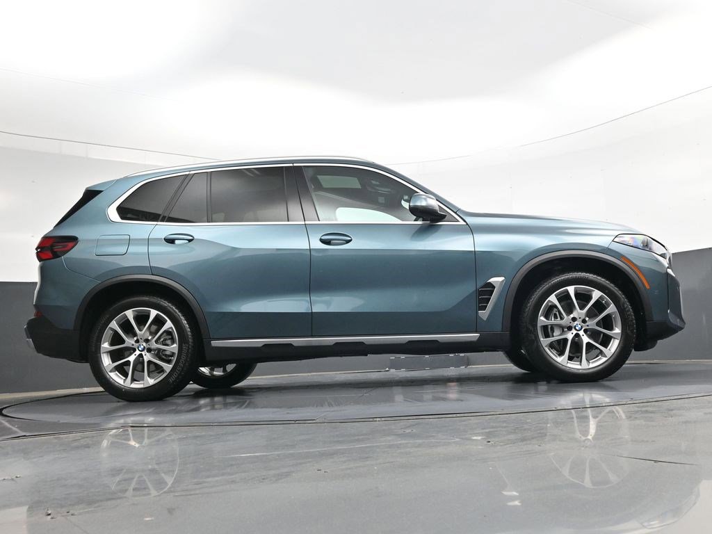 Used 2025 BMW X5 xDrive40i AWD/4WD image 32