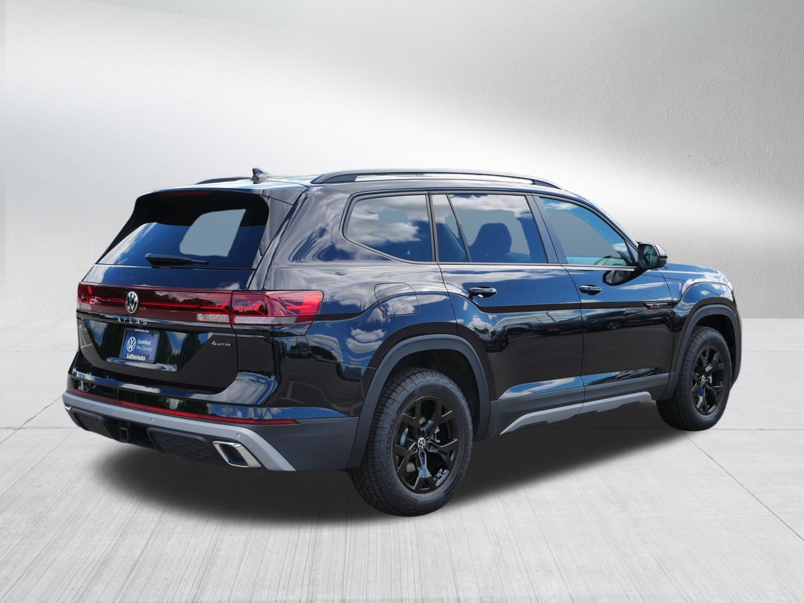 Certified 2025 Volkswagen Atlas Peak Edition SE image 7