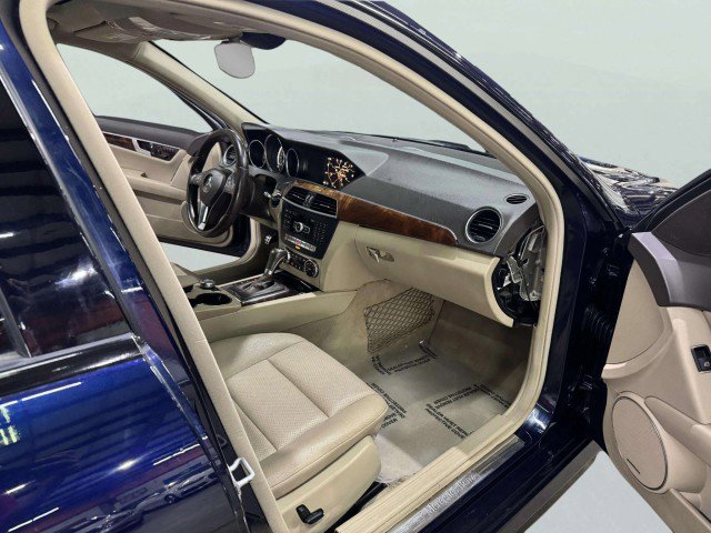 Used 2014 Mercedes-Benz C 300 Sport image 40