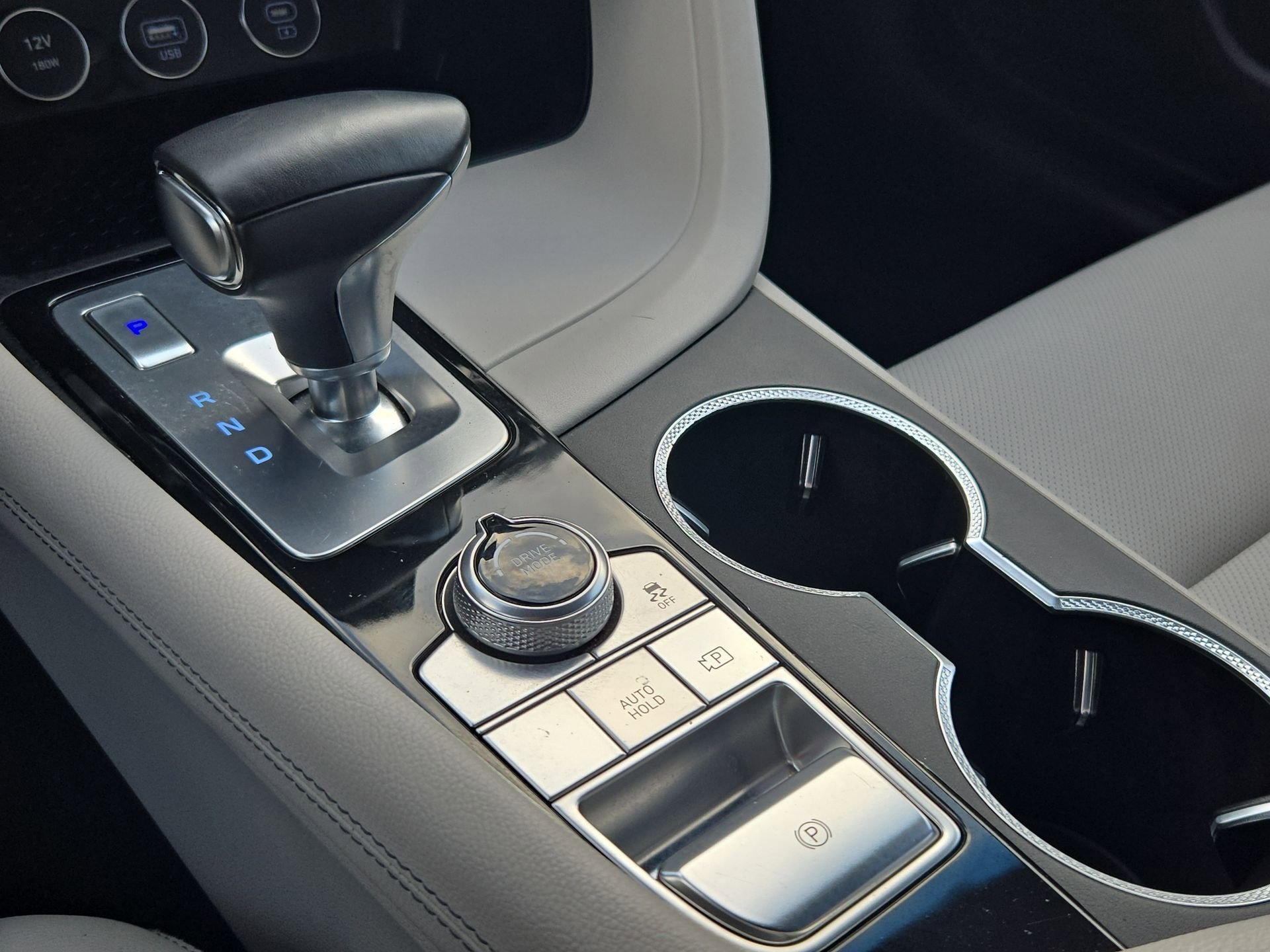 Used 2025 Genesis G70 2.5T image 26