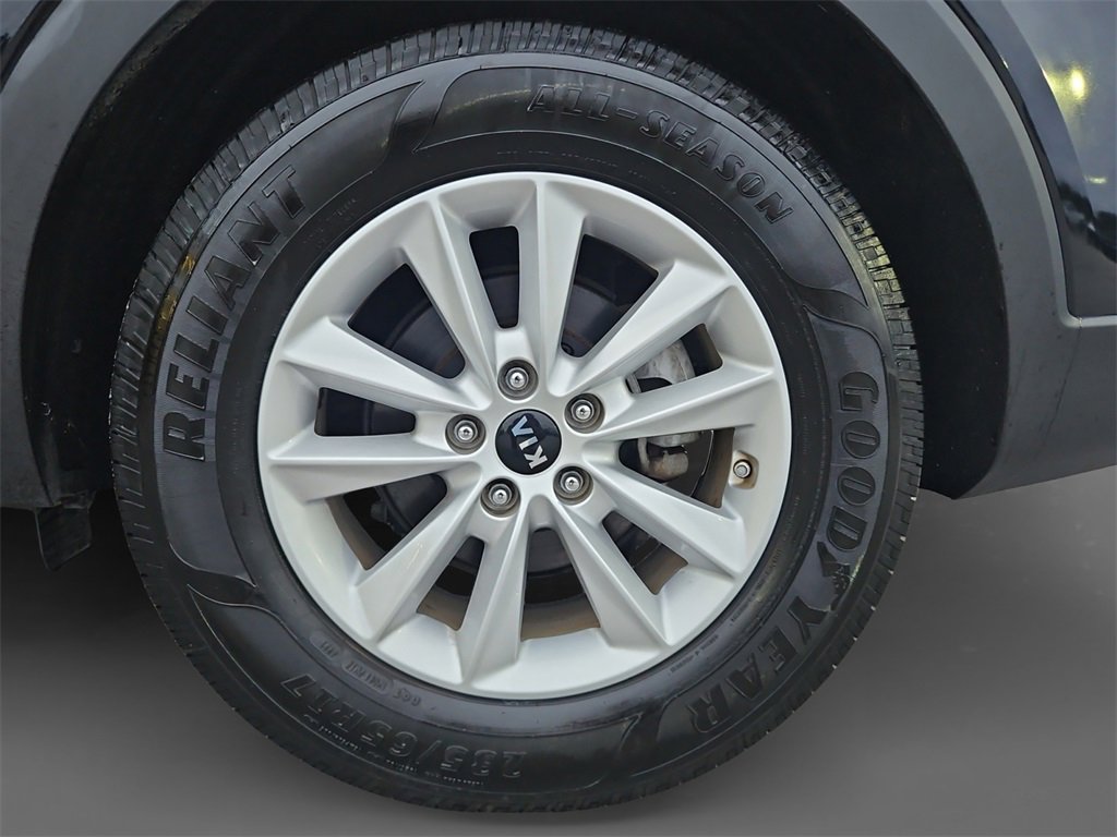 Used 2020 Kia Sorento LX image 8