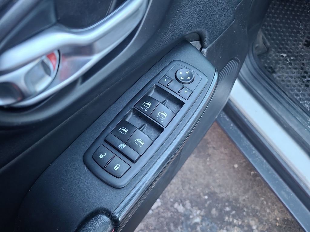 Used 2015 Jeep Cherokee Trailhawk image 19