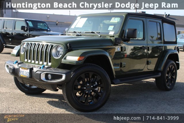 Used 2022 Jeep Wrangler Unlimited Sahara w/ Cold Weather Group image 10
