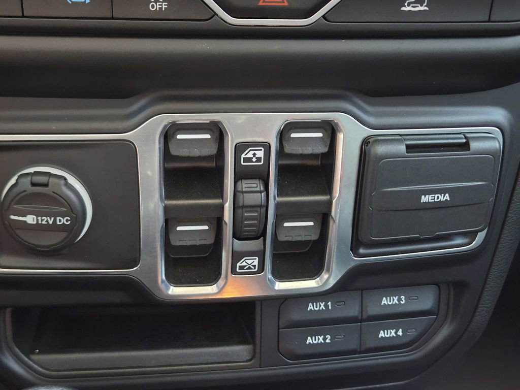 Used 2023 Jeep Wrangler Unlimited image 31