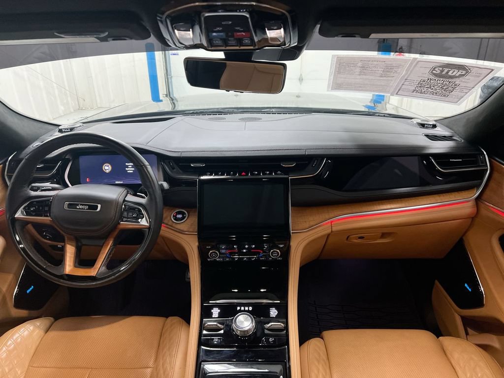 Used 2023 Jeep Grand Cherokee Summit AWD/4WD image 10