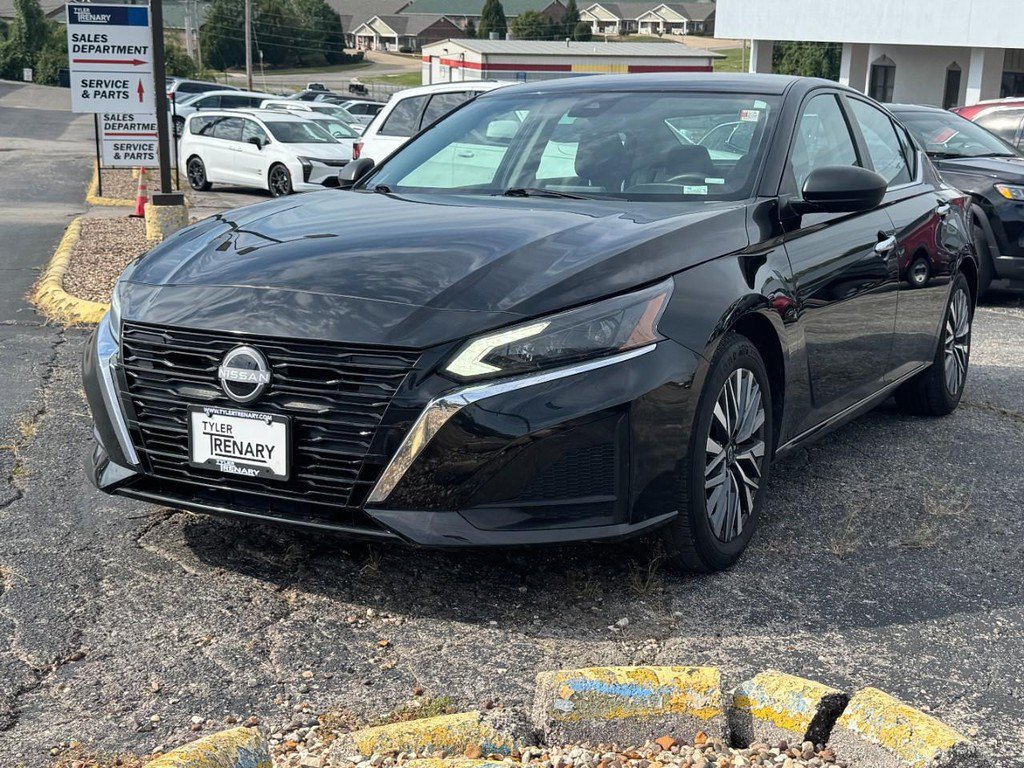 Used 2024 Nissan Altima 2.5 SV FWD image 8