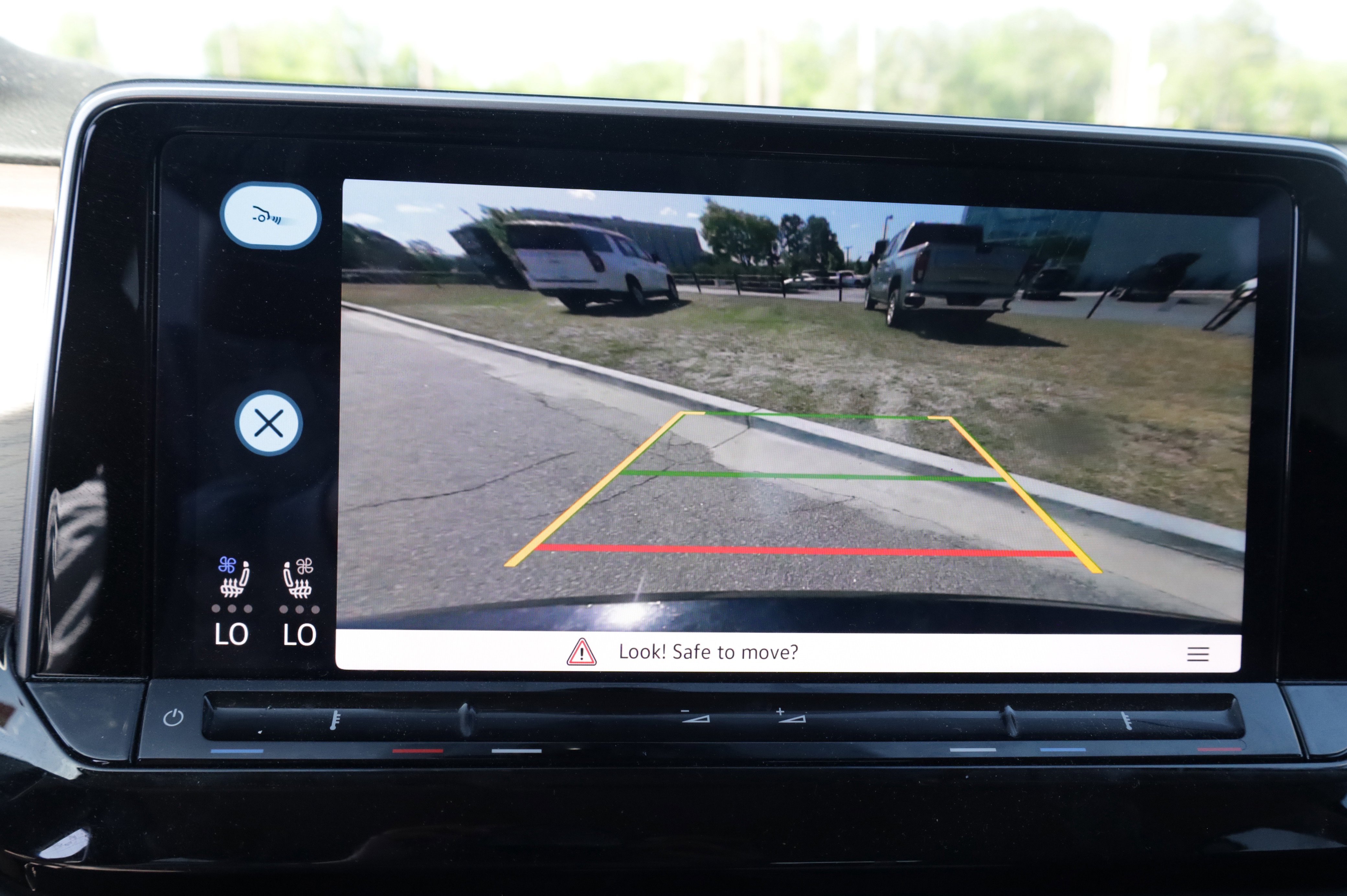 Used 2025 Volkswagen Atlas SE FWD image 6