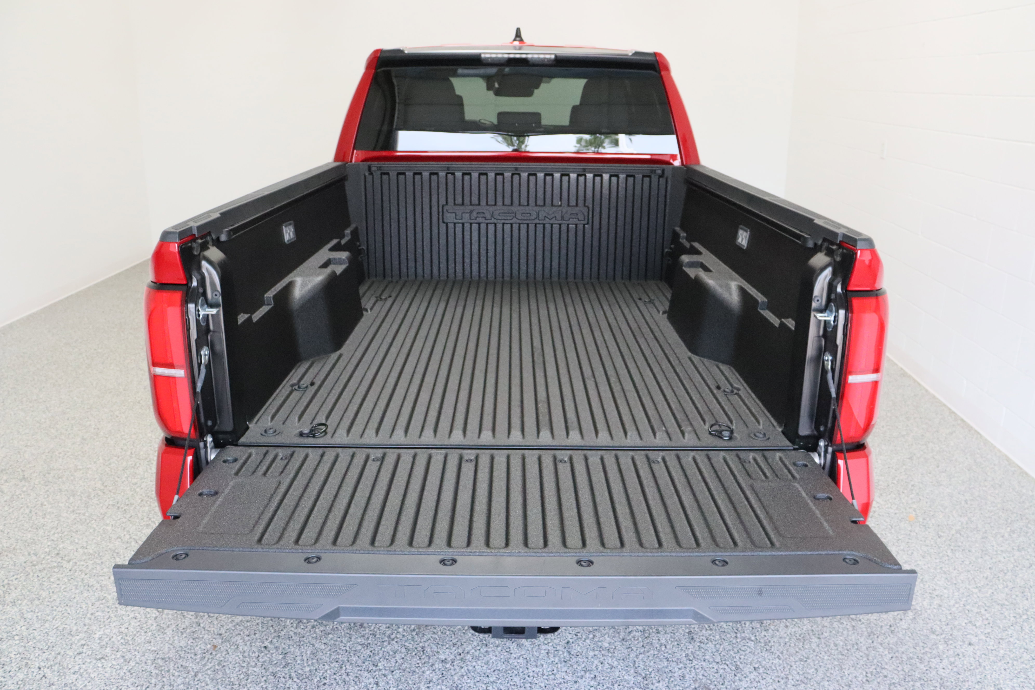 Certified 2026 Toyota Tacoma SR5 AWD/4WD image 31