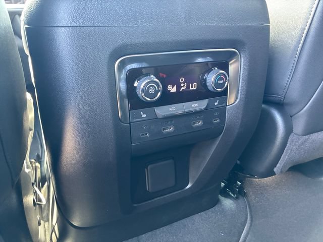 New 2026 Chevrolet Suburban High Country AWD/4WD image 18