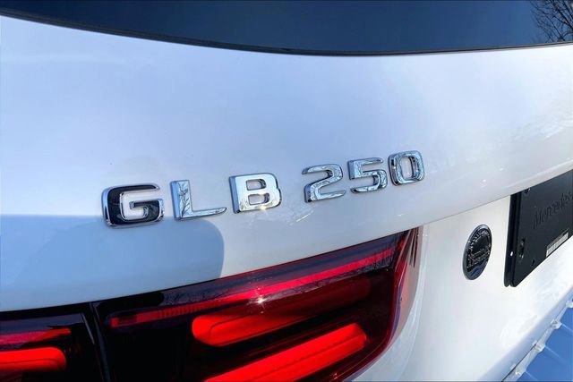 Used 2025 Mercedes-Benz GLB 250 4MATIC image 8