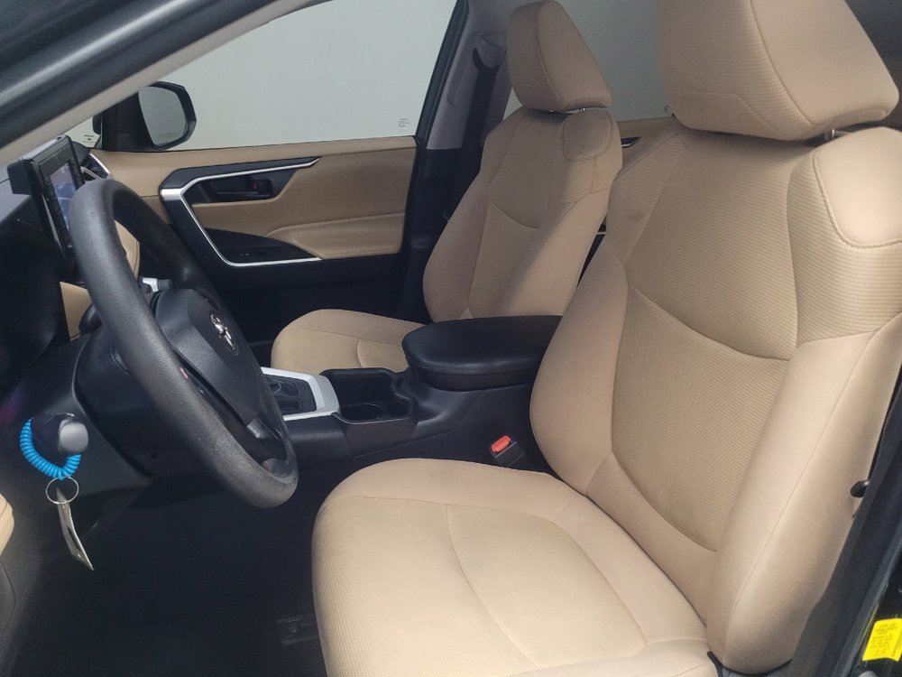 Used 2022 Toyota RAV4 LE image 17