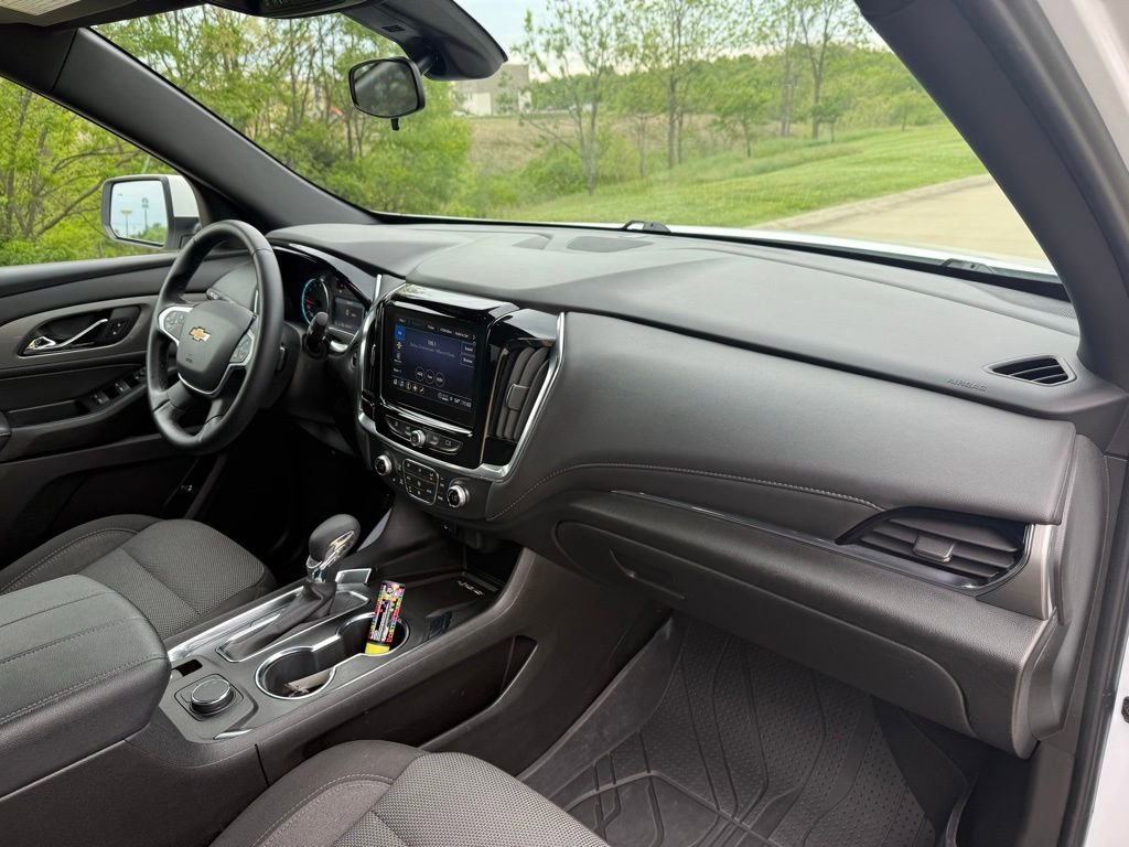 Used 2023 Chevrolet Traverse LT FWD image 25