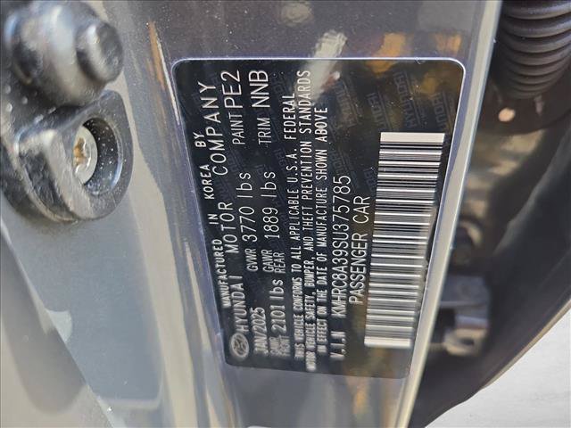 Used 2025 Hyundai Venue SEL FWD image 22