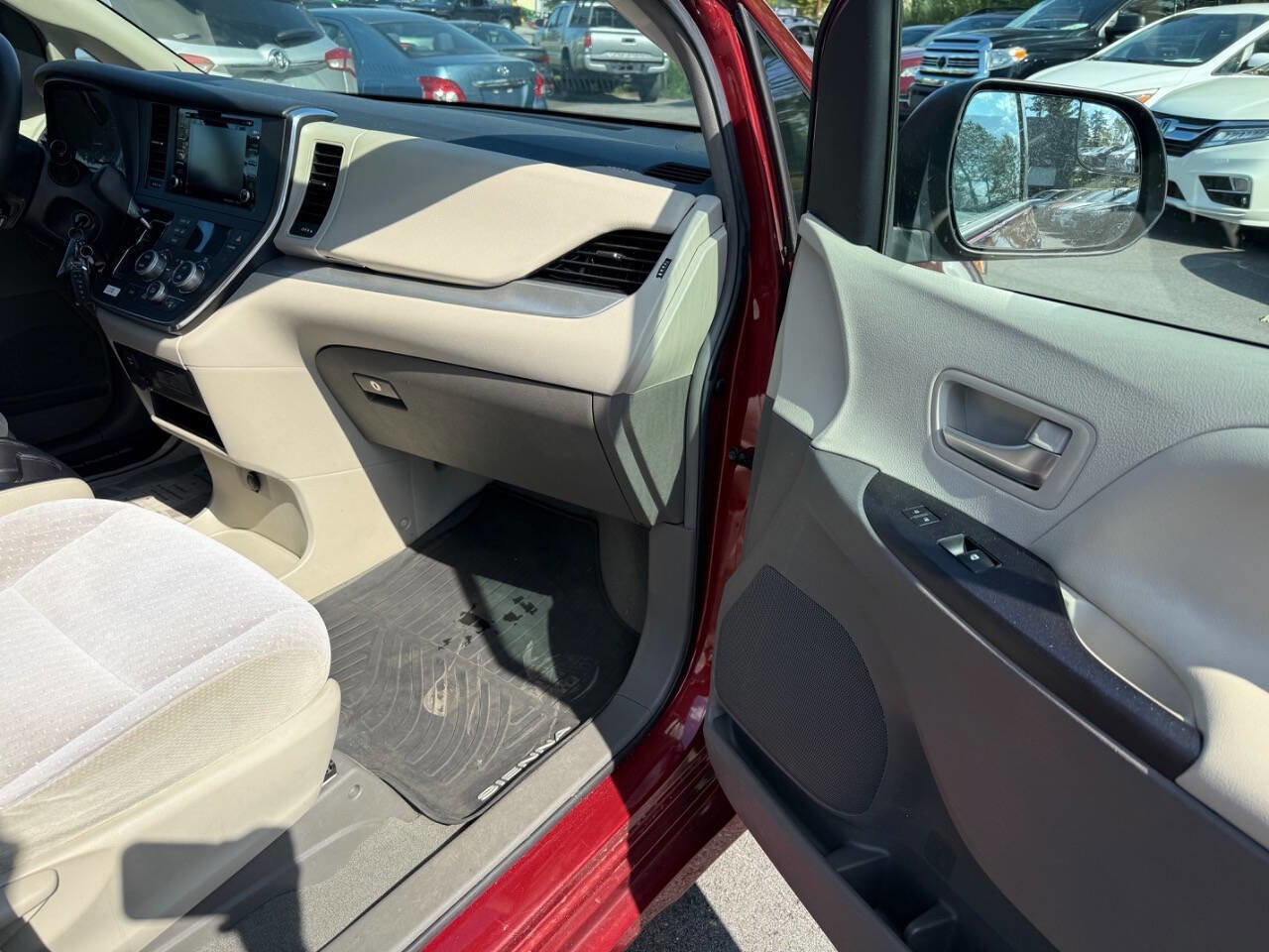 Used 2019 Toyota Sienna LE image 8