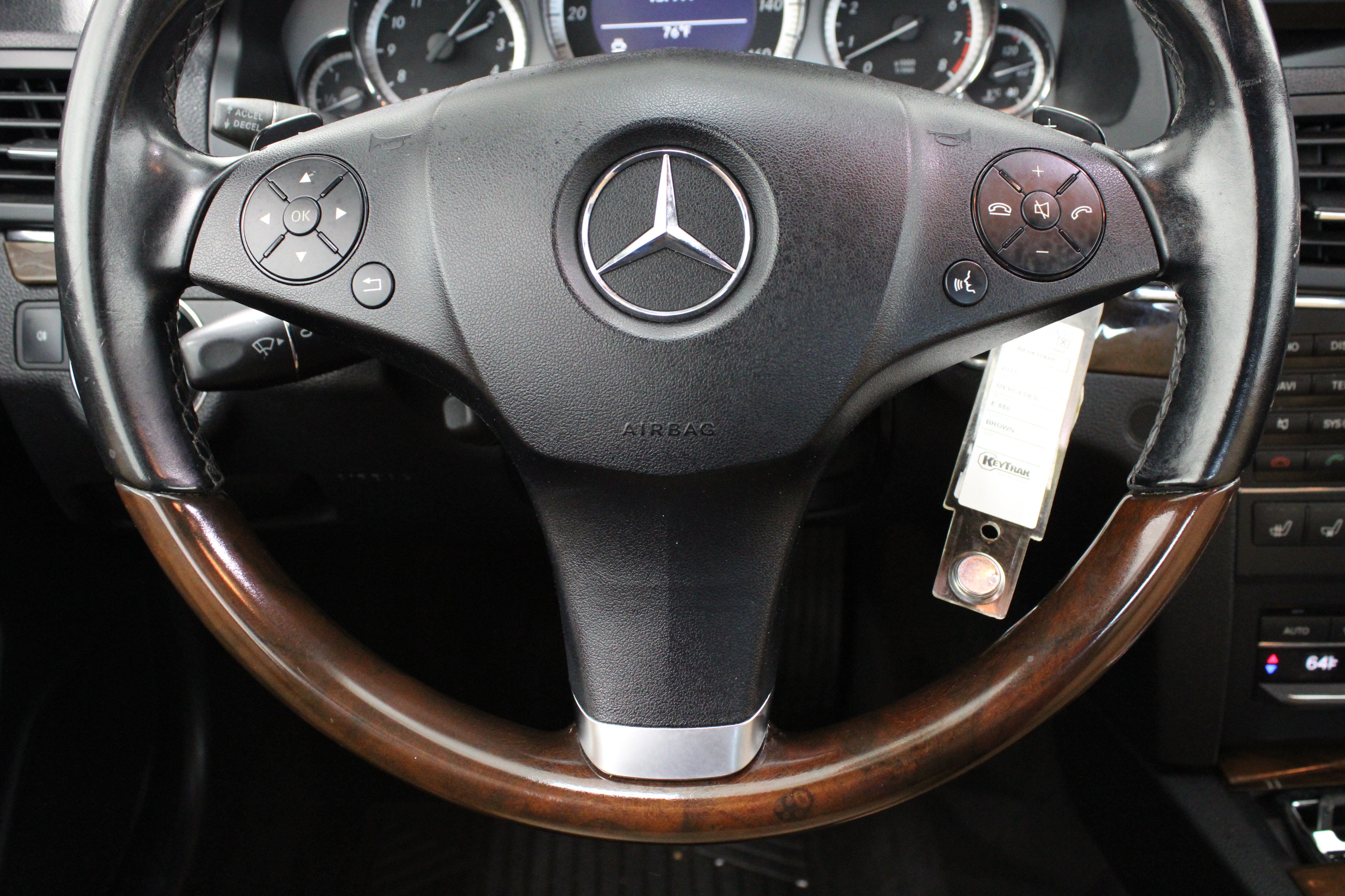Used 2011 Mercedes-Benz E 550 Cabriolet image 22