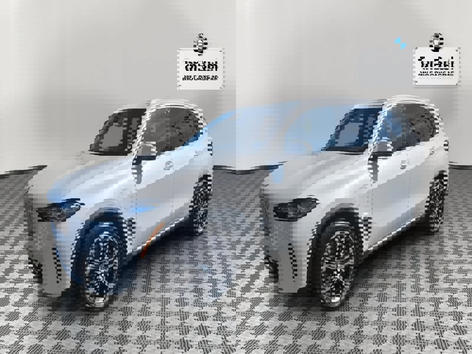 Certified 2025 BMW X5 xDrive50e w/ Premium Package image 2