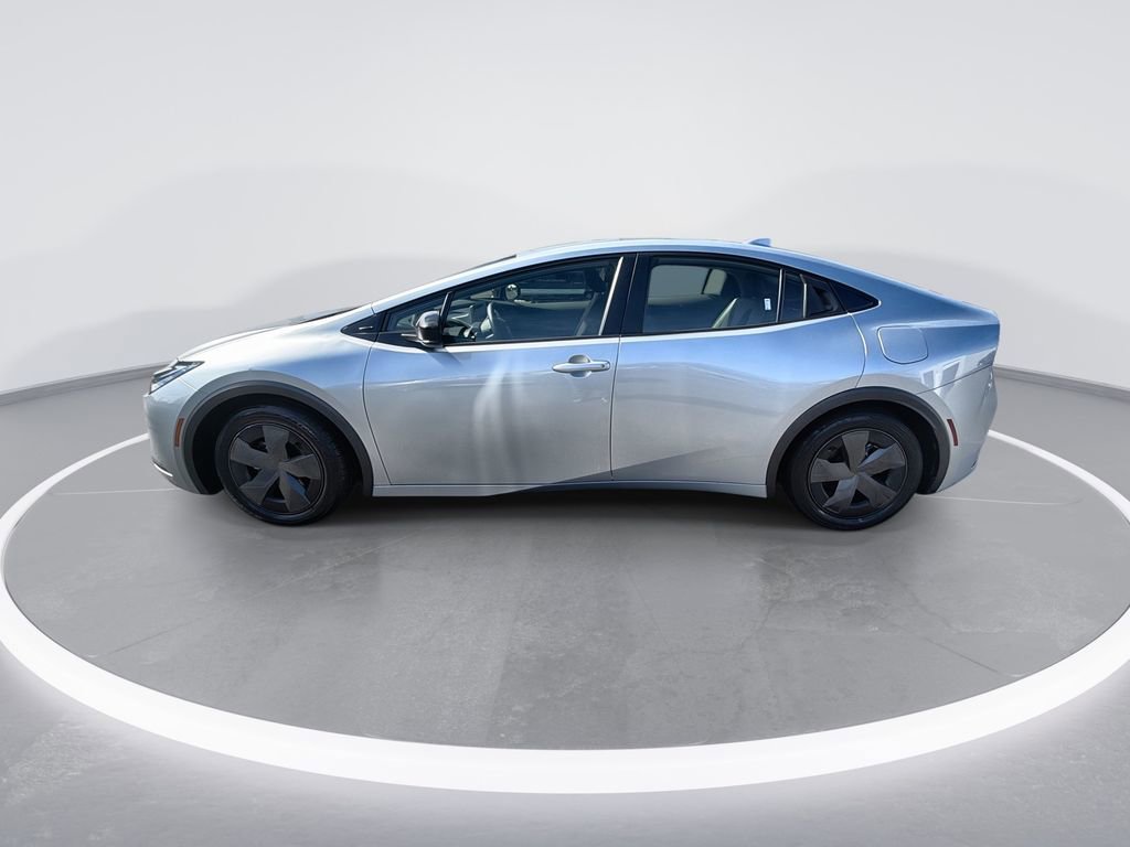 Used 2023 Toyota Prius LE FWD image 5