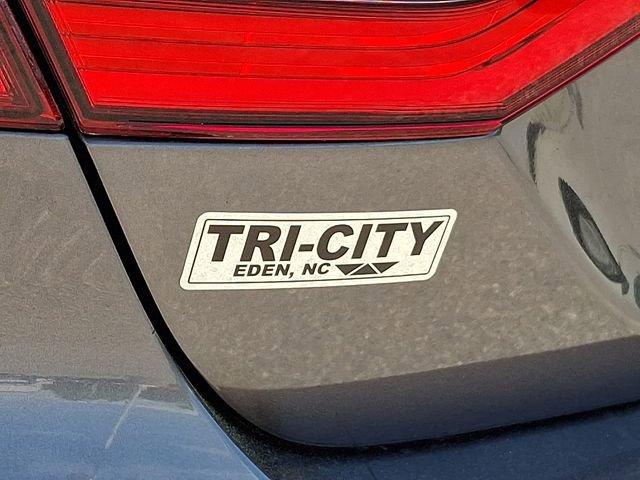 Used 2022 Toyota Camry LE FWD image 32