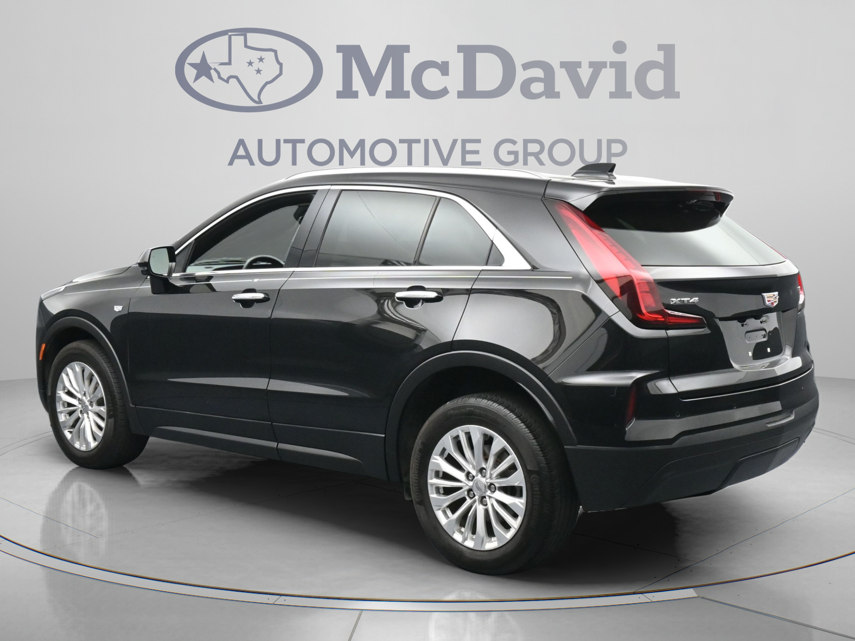 Used 2024 Cadillac XT4 Luxury w/ Cold Weather Package FWD image 6