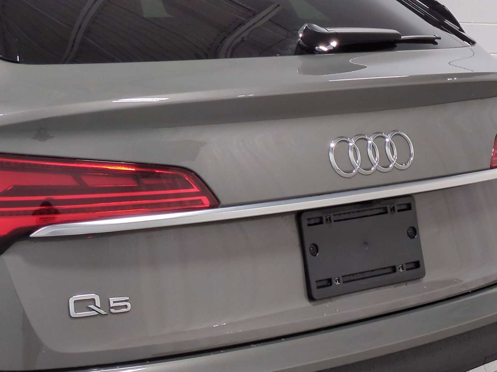 Used 2023 Audi Q5 2.0T Premium w/ Convenience Package AWD/4WD image 8