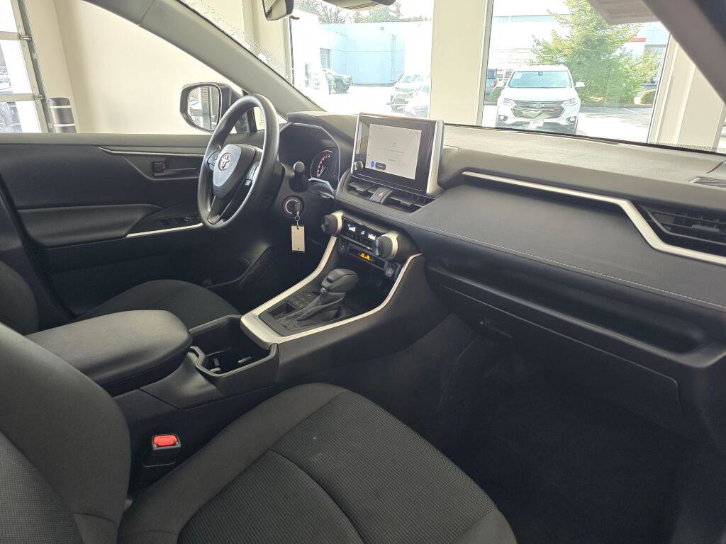 Used 2025 Toyota RAV4 LE image 43