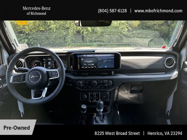 Used 2024 Jeep Wrangler Unlimited Sahara w/ Technology Group AWD/4WD image 17